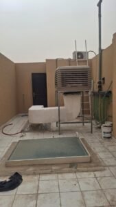 فني تركيب مكيف صحراوي: خطوات العمل من المعاينة حتى التشغيل